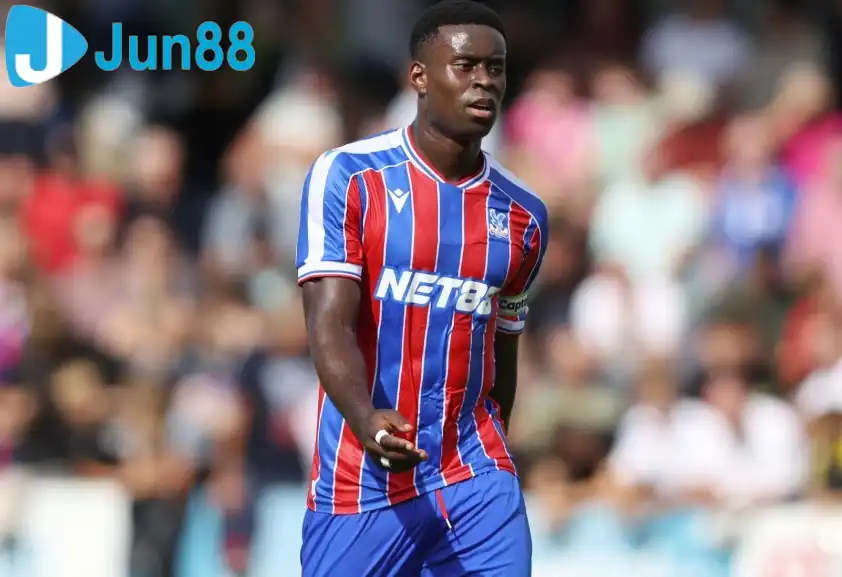 Marc Guehi đang là cái tên hấp dẫn trên TTCN Marc Guehi đang là cái tên hấp dẫn trên TTCN