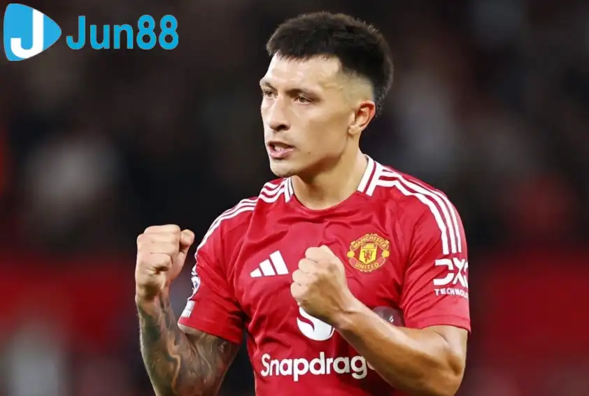 Lisandro không hài lòng với việc có thể phải chơi tiền vệ phòng ngự tại MU Lisandro không hài lòng với việc có thể phải chơi tiền vệ phòng ngự tại MU