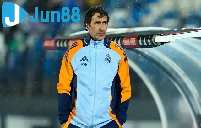 Raul Gonzalez cựu tiền đạo huyền thoại của Real Madrid là ứng viên thay thế hàng đầu. (Ảnh: Imago) Raul Gonzalez cựu tiền đạo huyền thoại của Real Madrid là ứng viên thay thế hàng đầu. (Ảnh: Imago)