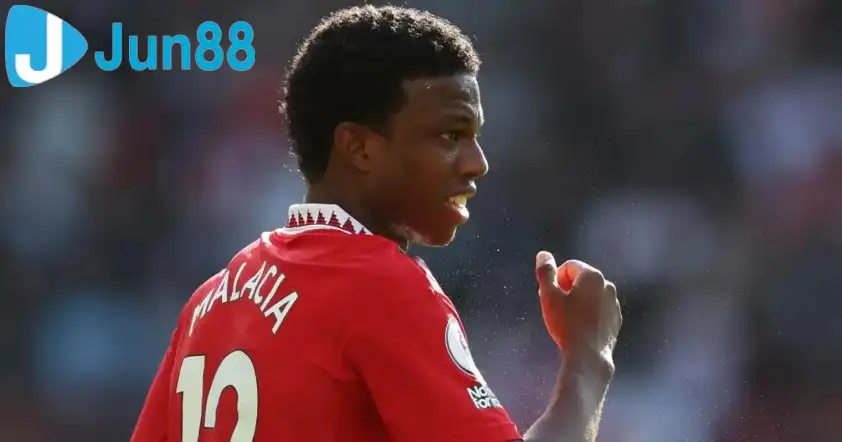 Malacia chuẩn bị đến Thổ Nhĩ Kỳ (ảnh: Tribuna). Malacia chuẩn bị đến Thổ Nhĩ Kỳ (ảnh: Tribuna).