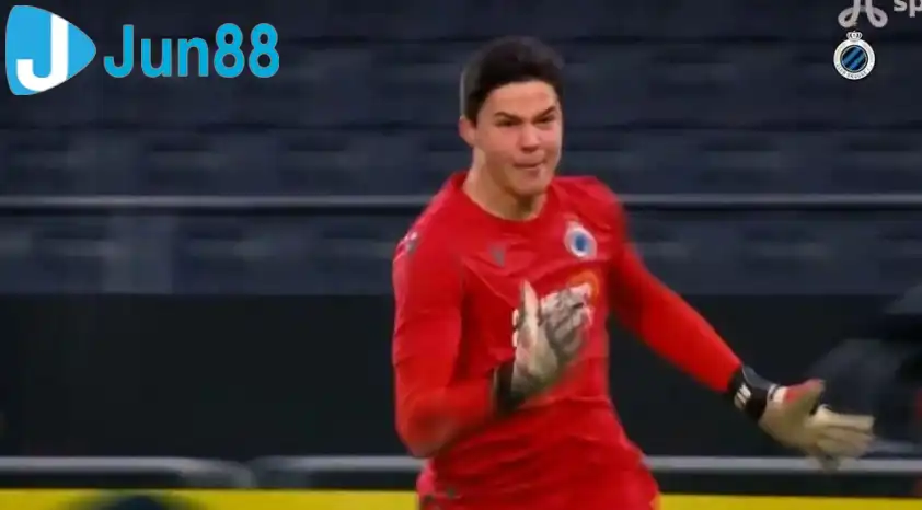 Người hâm mộ Man United tỏ ra phấn khích trước viễn cảnh sở hữu một thủ môn có khả năng ghi bàn Ảnh: X/ClubBrugge Người hâm mộ Man United tỏ ra phấn khích trước viễn cảnh sở hữu một thủ môn có khả năng ghi bàn Ảnh: X/ClubBrugge