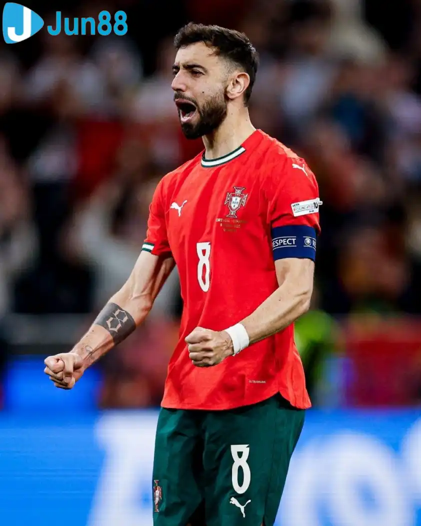 Bruno Fernandes khẳng định toàn đội đang chiến đấu “vì giấc mơ của cả dân tộc” (Ảnh: X). Bruno Fernandes khẳng định toàn đội đang chiến đấu “vì giấc mơ của cả dân tộc” (Ảnh: X).