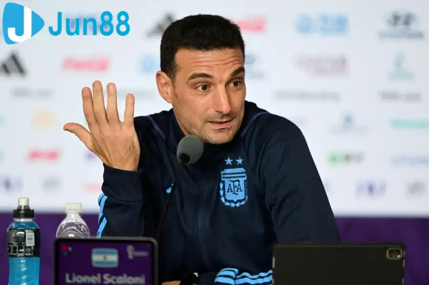 HLV Scaloni hứa hẹn sẽ trao thêm cơ hội cho các nhân tố mới HLV Scaloni hứa hẹn sẽ trao thêm cơ hội cho các nhân tố mới