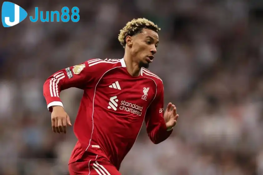 Tân binh Ekitike là nạn nhân mới nhất của truyền thông Anh (Ảnh: CLB) Tân binh Ekitike là nạn nhân mới nhất của truyền thông Anh (Ảnh: CLB)