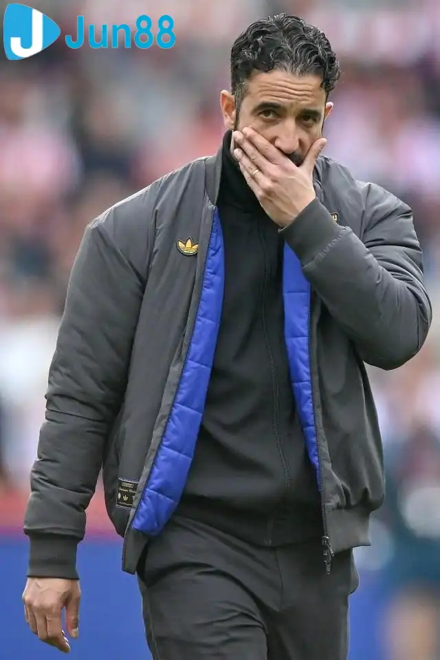 Ruben Amorim đã trải qua khởi đầu mùa giải đầy tệ hại cùng Manchester United. Ảnh: The Sun. Ruben Amorim đã trải qua khởi đầu mùa giải đầy tệ hại cùng Manchester United. Ảnh: The Sun.