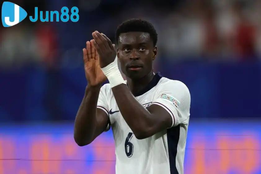 Marc Guehi gặp chấn thương và không thể tập trung lên tuyển (Ảnh: Mirror) Marc Guehi gặp chấn thương và không thể tập trung lên tuyển (Ảnh: Mirror)