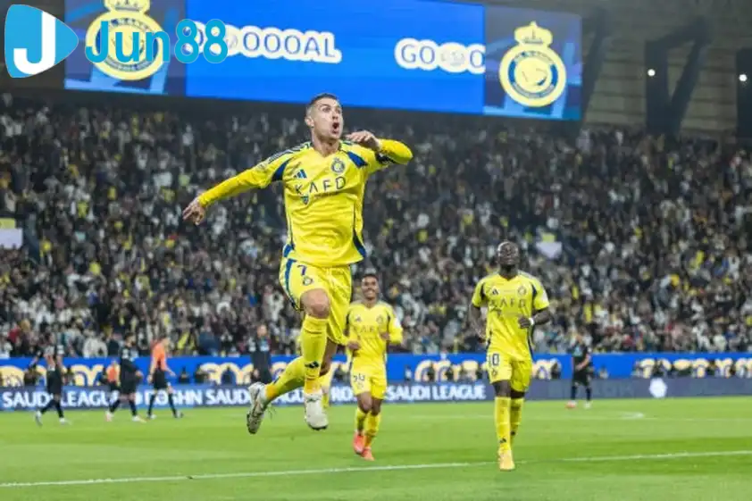 Hiện Ronaldo vẫn còn hợp đồng với Al Nassr và anh sẽ tiếp tục ghi bàn (Ảnh: GOAL) Hiện Ronaldo vẫn còn hợp đồng với Al Nassr và anh sẽ tiếp tục ghi bàn (Ảnh: GOAL)